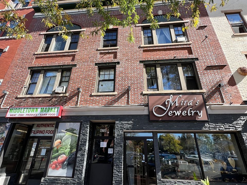 1st image of 480 Main Street