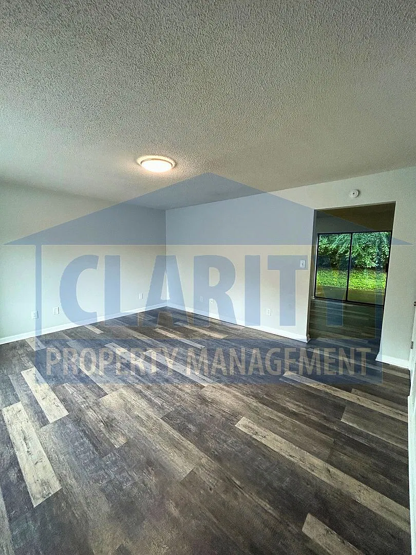 Excellent Cleveland Nw Location! — Photo 4