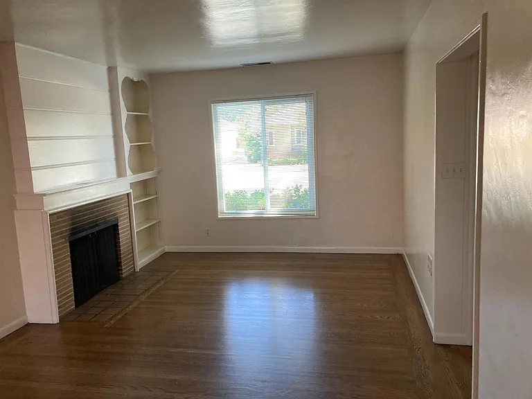 living room 11' 9" x 18'