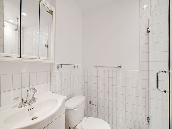 5th image of 340 W 17th St APT 4B