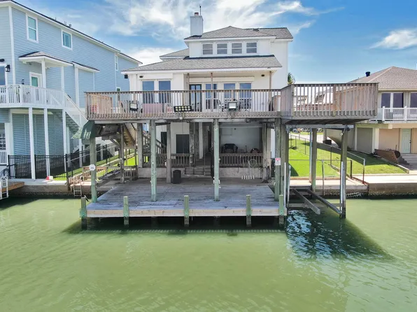 1334 Outrigger St, Tiki Island, TX 77554