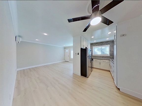3rd image of 1244 Robinson Ave #2