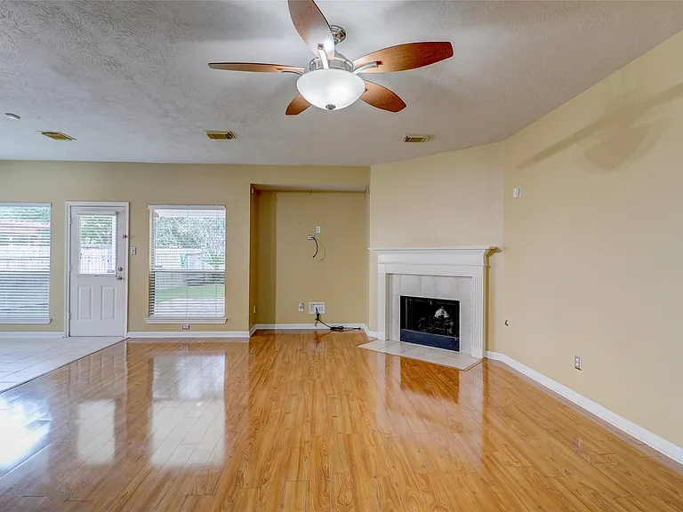 3323 Pioneer Bend Ln — Photo 13