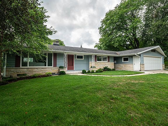2nd image of 805 W Decorah ROAD