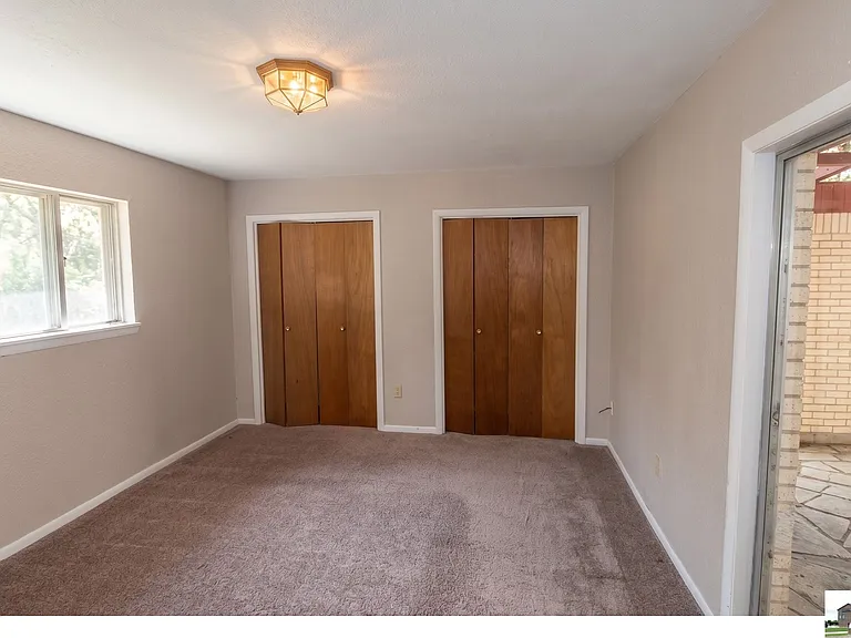 409 Oak St — Photo 6
