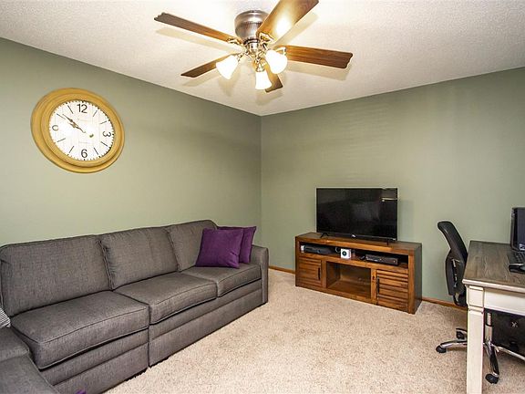 4th image of 604 Hearthside Dr