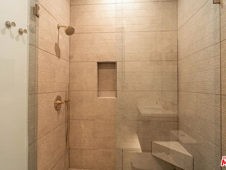 829 N Ogden Dr — Photo 23