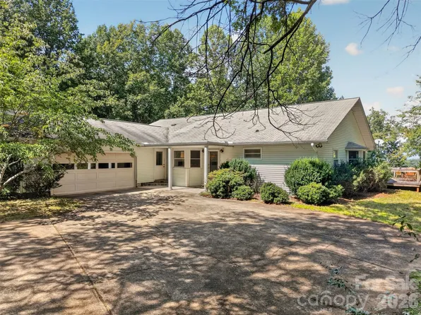 484 Briar Patch Ln, Saluda, NC 28773