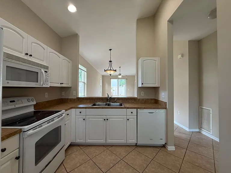 3629 Pine Oak Cir #101 — Photo 2