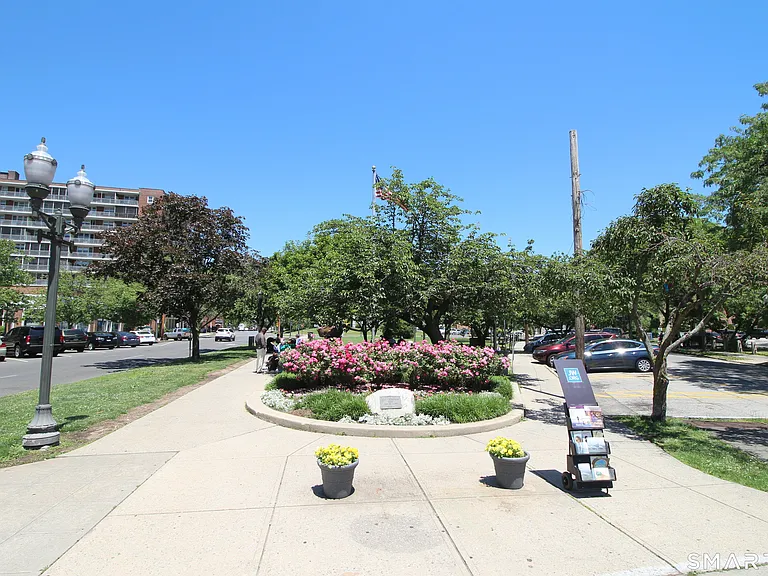 25 Forest St #11A — Photo 31