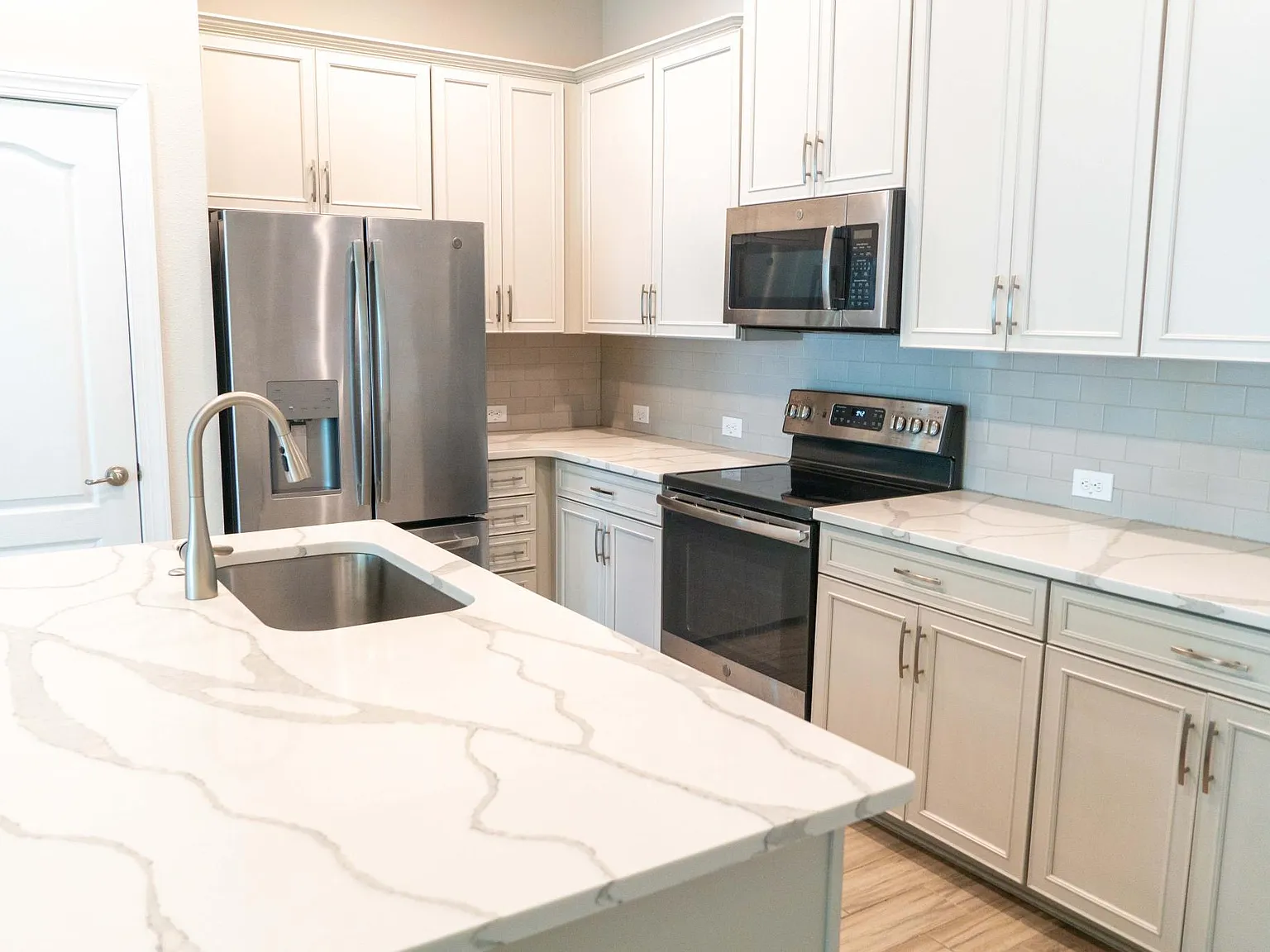 3 bed, 2.5 bath, 1612 sqft, $2,700 — Photo 4