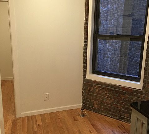 5th image of 163 Stanton St APT 1