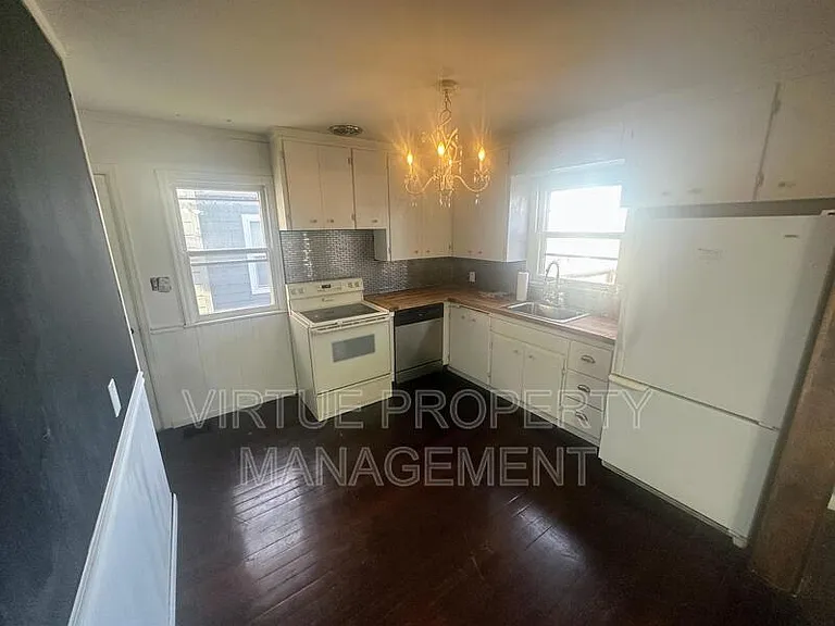 1104 5th St — Photo 1