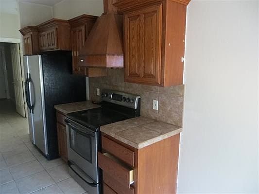 2nd image of 323 New Castle Dr