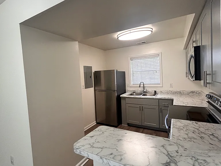 1146 Fords Pointe Cir #1146 — Photo 6