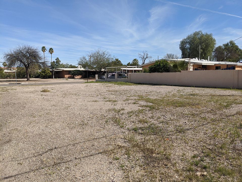 2nd image of 4365 N Stanley Pl #6