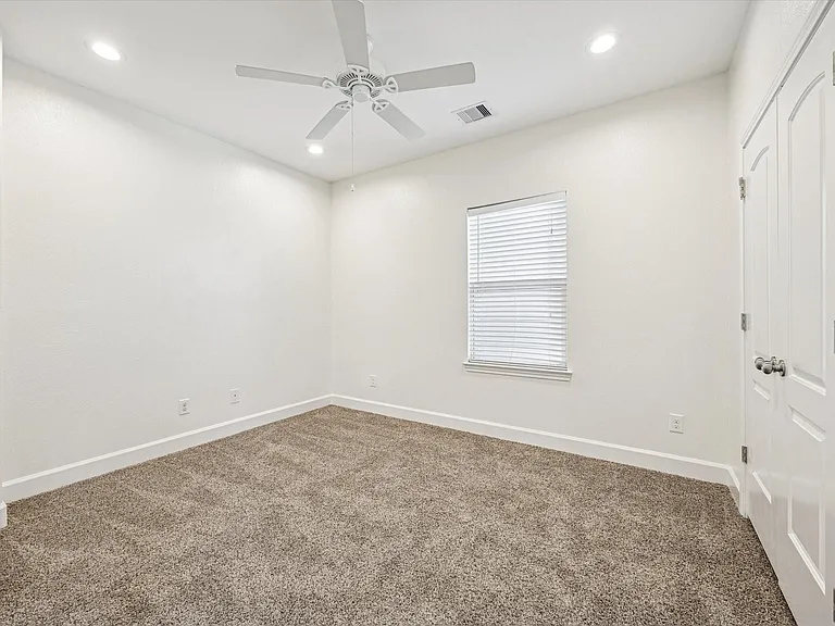 5402 Jonathan Ln — Photo 28