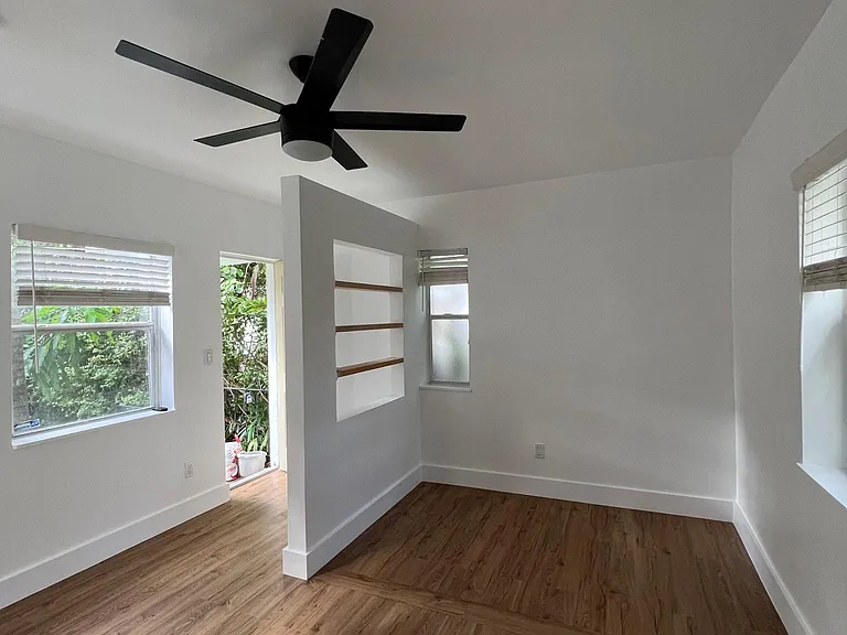 689 NE 61st St #5 — Photo 3
