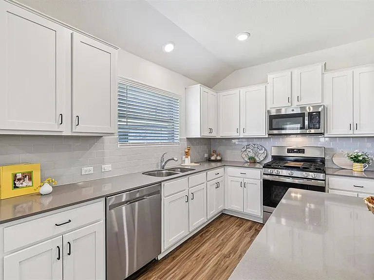 138 George Kimble Cv — Photo 13