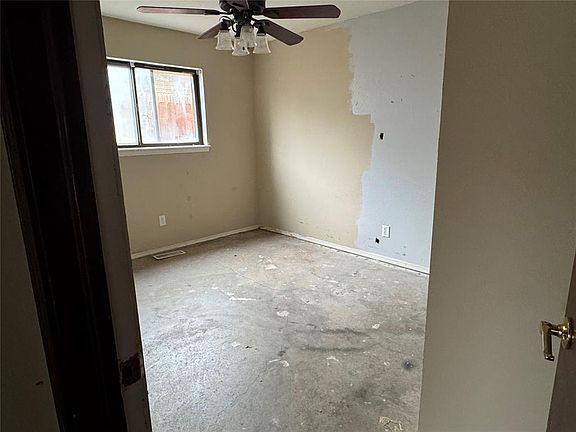 5th image of 8905 N Davis Ave