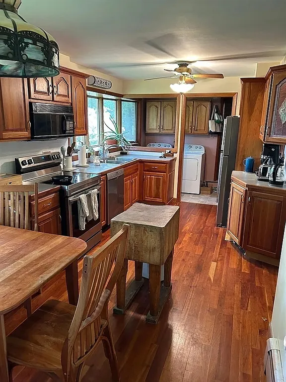 3 bed, 2.0 bath, 2182 sqft, $3,000 — Photo 3