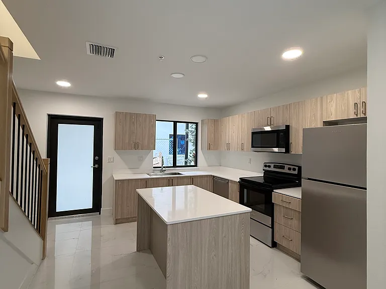 565 W 77th St #B — Photo 1
