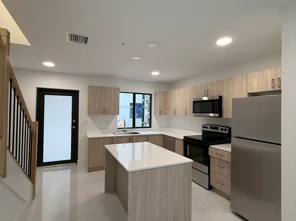 565 W 77th St #B, Hialeah, FL 33014