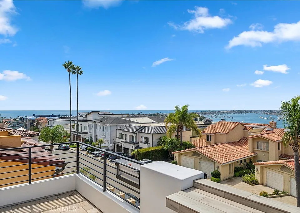 312 Carnation Ave