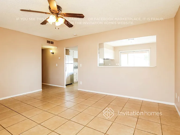 11605 N 58th Ave — Photo 4