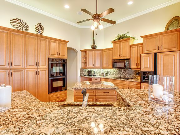 3rd image of 2805 SW 39th St