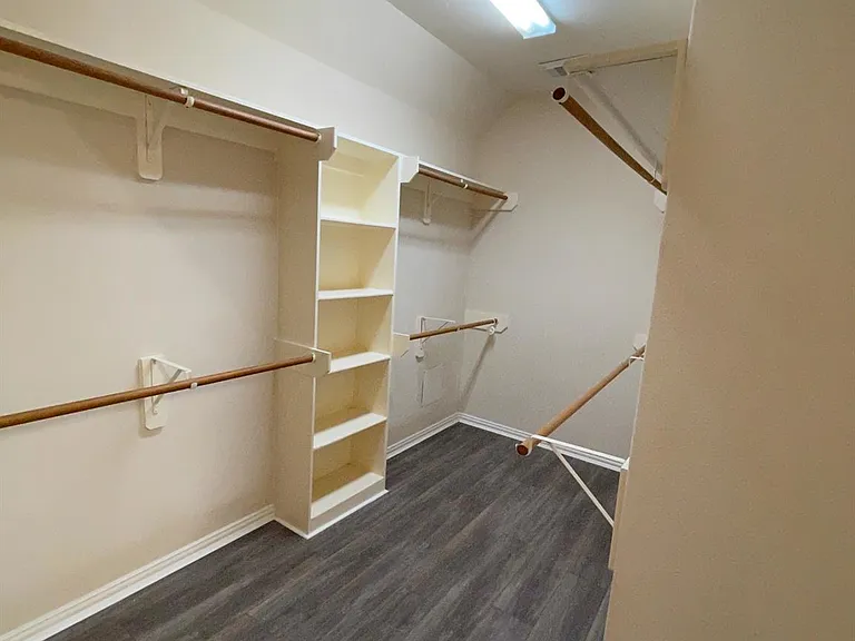 2516 Brittany Lakes Dr — Photo 15