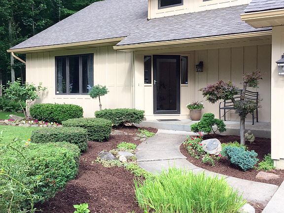 2nd image of 51425 Oakwood Ct