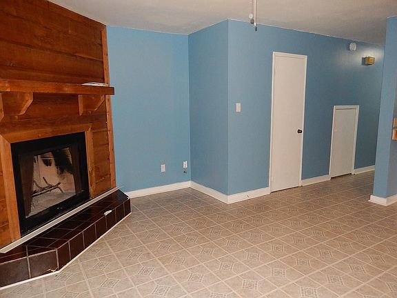 5th image of 3298 Nekoma Ln