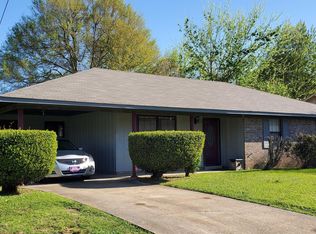 105 Deerfield Dr, Columbus, MS 39702