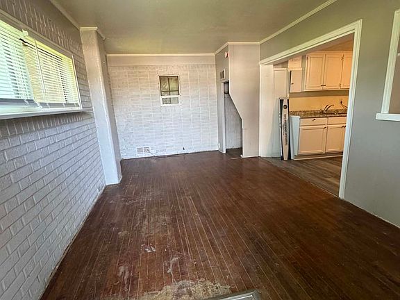 2nd image of 2807 Merriam Ln APT 7
