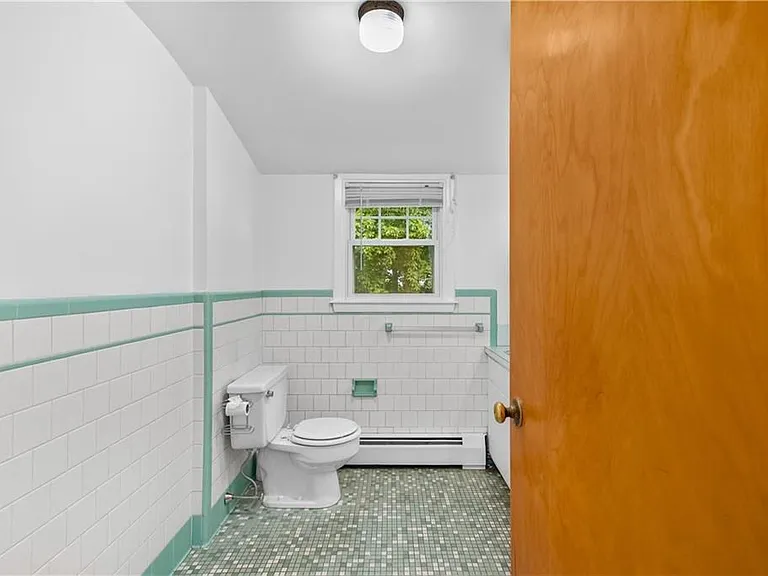 51 Ambrose St — Photo 41