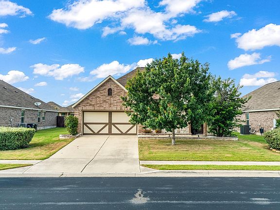 3rd image of 804 Farmhouse Dr