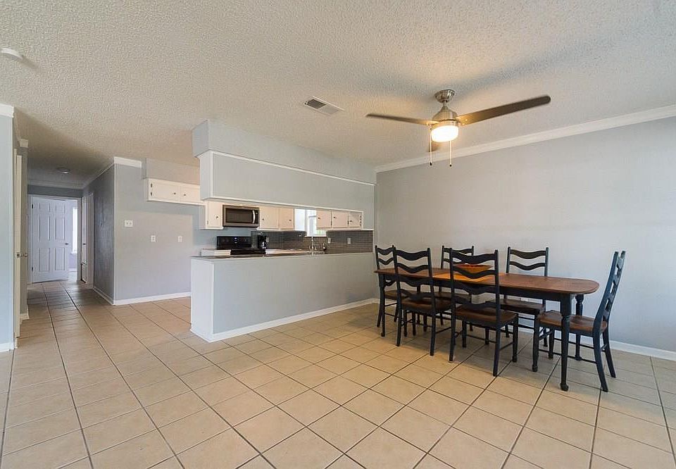 1st image of 339 Longleaf St