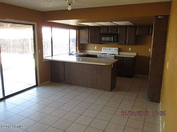 3rd image of 8332 W Clarendon Ave