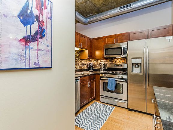 4th image of 700 N Larrabee St APT 1303