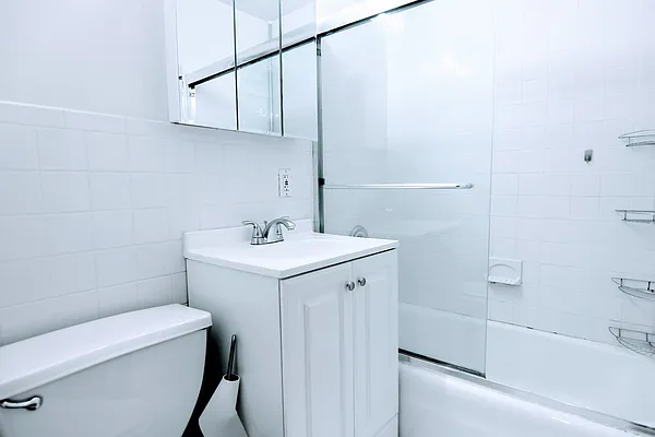 Rented by HOLTON REAL ESTATE INC. | media 25