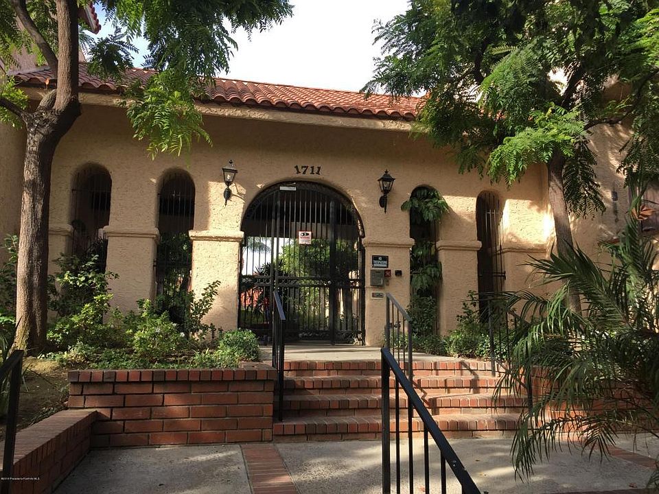 1st image of 1711 Grismer Ave APT 94