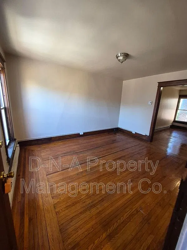 2 bed, 1.0 bath, 750 sqft, $1,450 — Photo 2