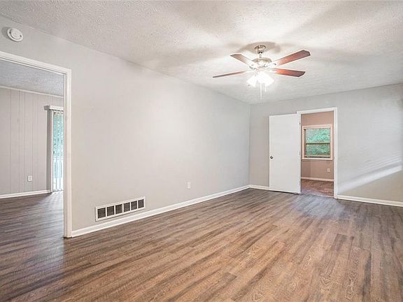 3rd image of 4442 Cedar Ridge Trl