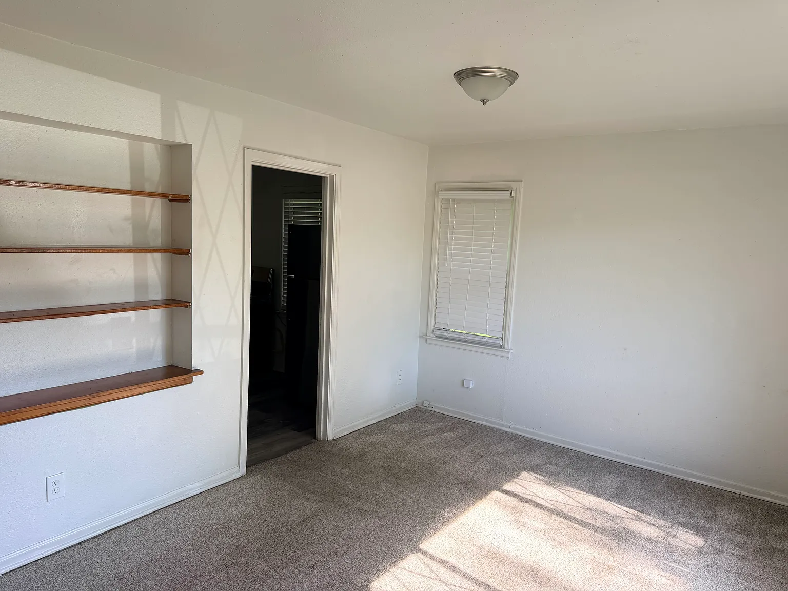 3 bed, 845 sqft, $975 — Photo 4
