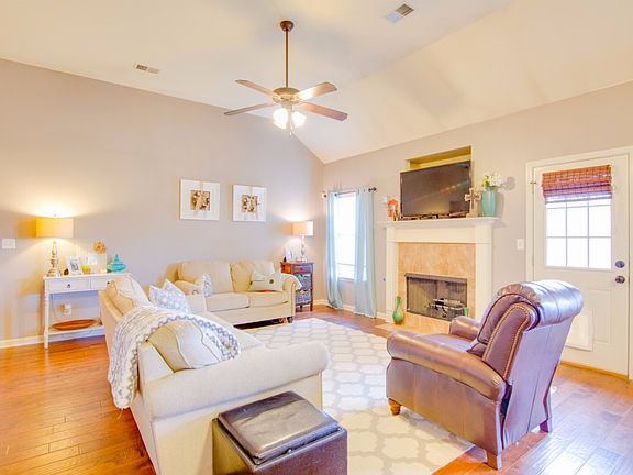 2nd image of 4196 Wildberry Dr