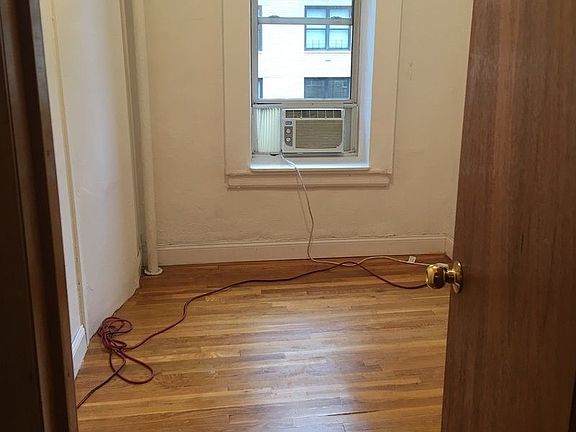 5th image of 320 E 49th St APT 63