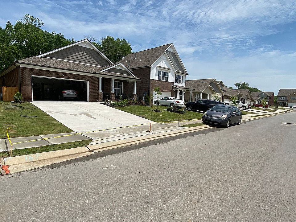 1st image of 810 Carnation Dr