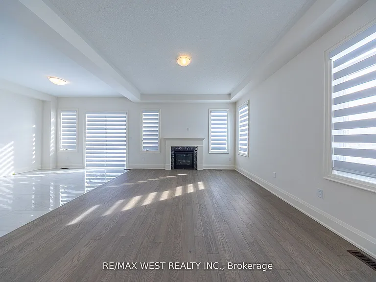 2215 Crystal Dr — Photo 7