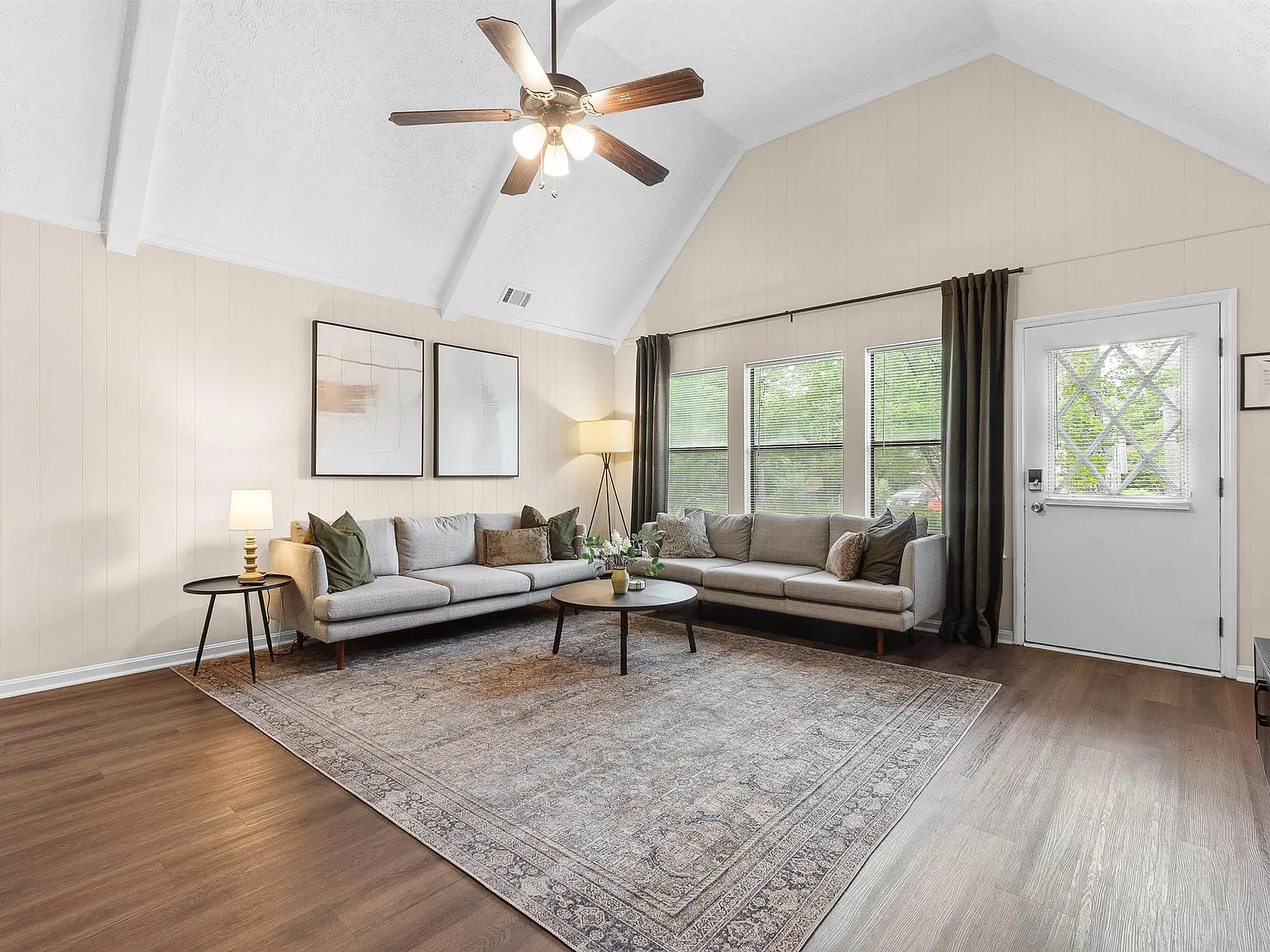 3 bed, 2.0 bath, 1298 sqft, $3,950 — Photo 3
